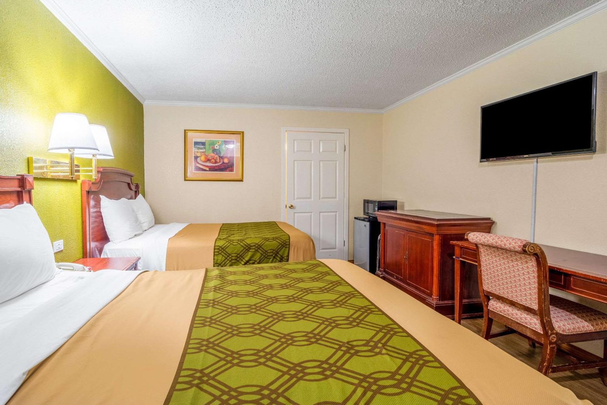 Rodeway Inn & Suites Fort Jackson Columbia Exterior foto