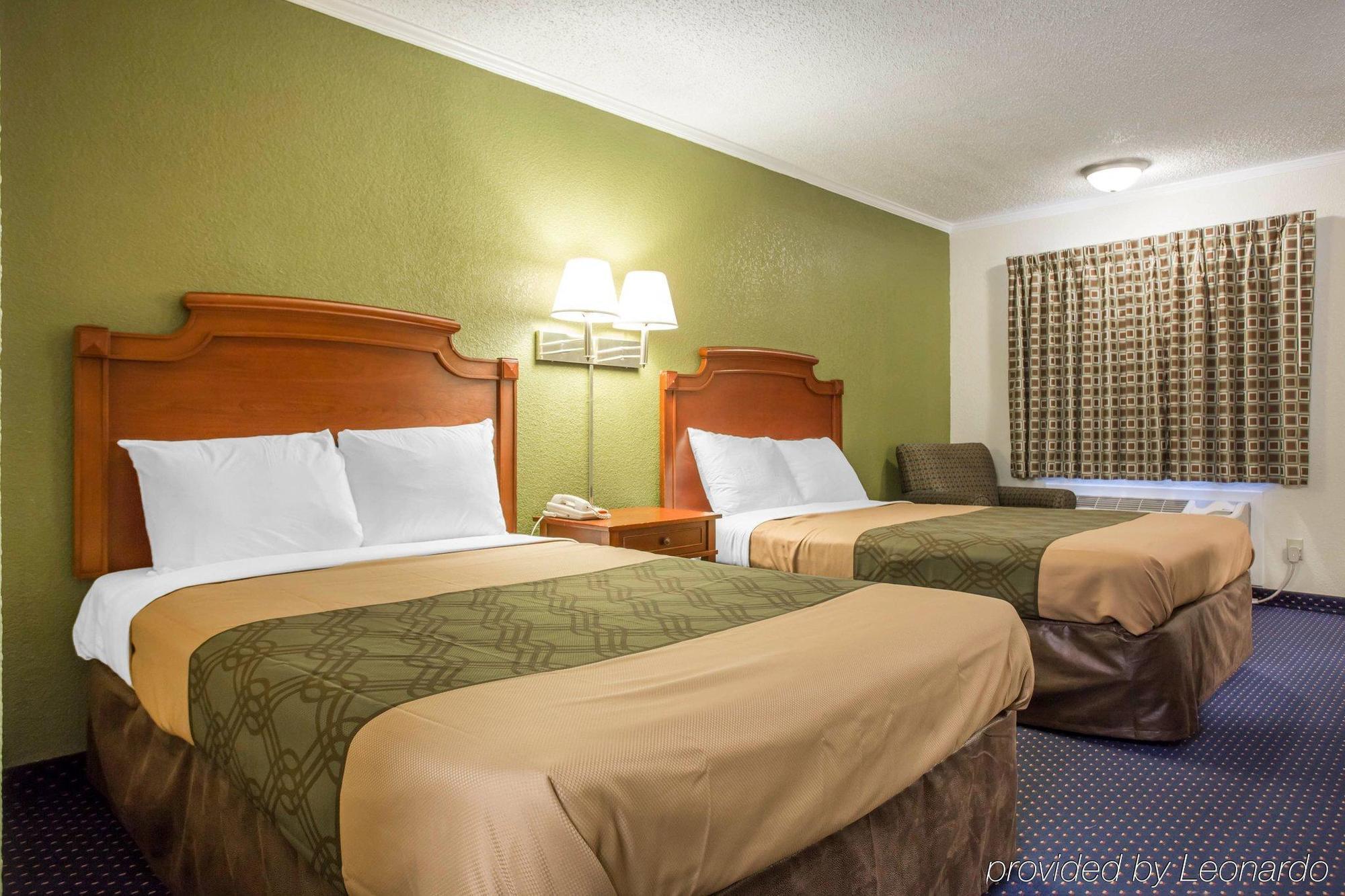 Rodeway Inn & Suites Fort Jackson Columbia Exterior foto